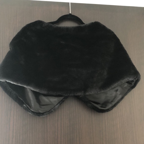 Tahari Faux Fur Cape - Picture 2 of 5